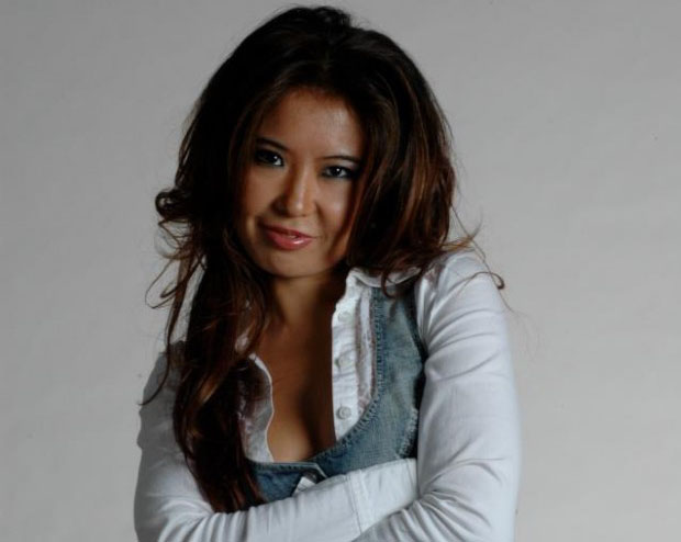 “Sweetymotion” хамтлагийн дуучин Г.Сүндэрмаа жирэмсэн үеийн зургаа дэлгэлээ